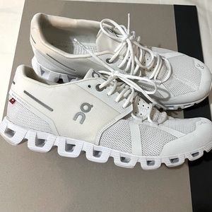 On Cloud running shoes size 8